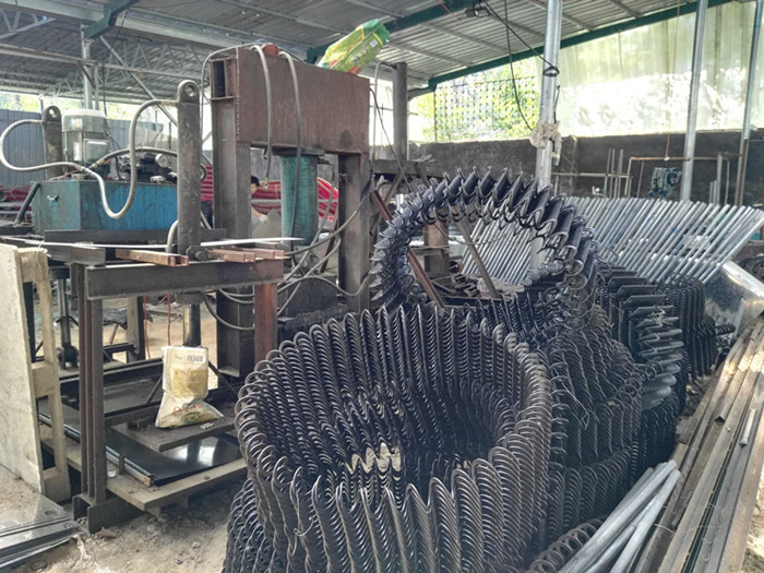 商丘元洛機械加工爬山虎上糧機廠家供應(yīng)-義縣爬山虎裝糧機